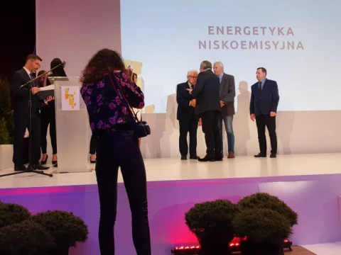 Wręczenie statuetki - odbiera prezes Jan Kasprzak