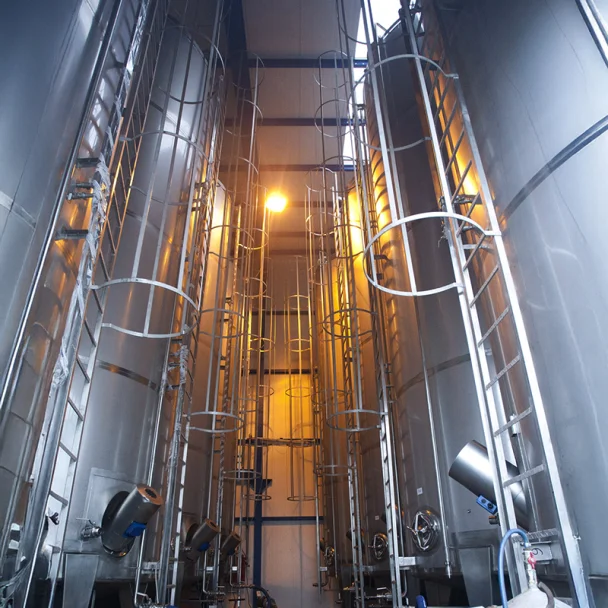 Nowoczesne zbiorniki ze stali kwasoodpornej