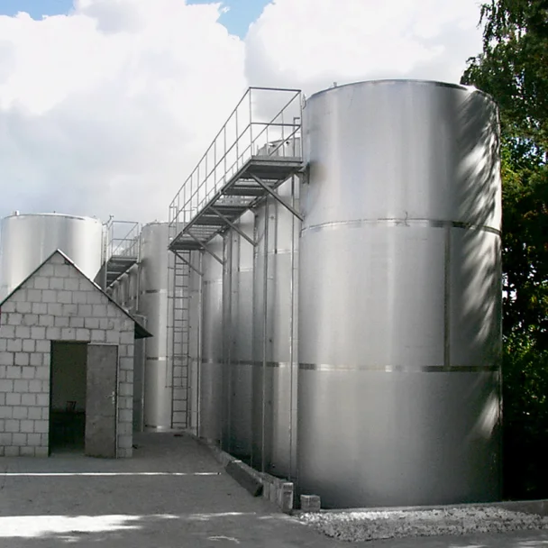 Nowoczesne zbiorniki ze stali kwasoodpornej